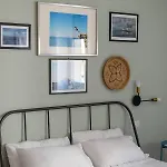 Pensión Four 3*