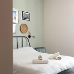 Pensión Four
