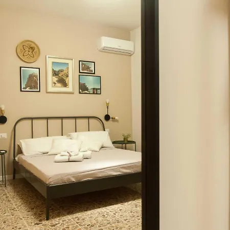 بيت ضيافة Four ألغيرو