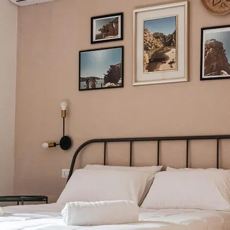 بيت ضيافة Four