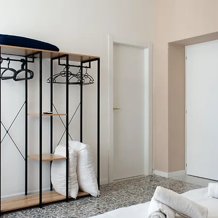 بيت ضيافة Four ألغيرو